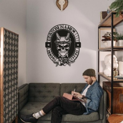 Kişiye Özel İsimli ve Kafatası Temalı Dövme Tabelası – Metal Duvar Dekoru, Dövme Sanatçısına Hediye, Dövme Stüdyosu Süsü, Stüdyo Tabelası